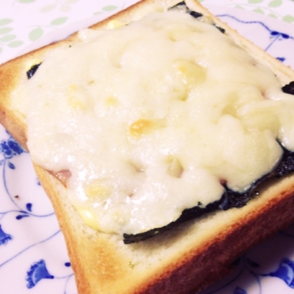 こんばんは(^_−)−☆今日は夏が戻ってきたのかと思うくらい暑かったですね〜
とろけるチーズの代わりに、使い切りチーズで朝食にいただきました。おごちそう様♡
