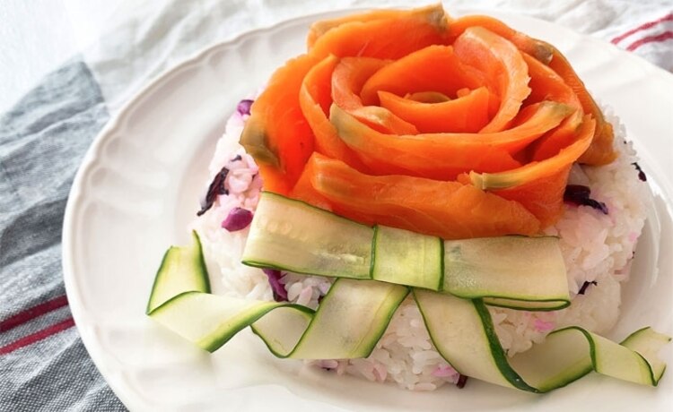 母の日に 簡単 サーモンのリボン寿司ケーキ プロが教える簡単おうちごはん 21 デイリシャス 楽天レシピ 母の日に 簡単 サーモンのリボン寿司ケーキ プロが教える簡単おうちごはん 21 デイリシャス 楽天レシピ