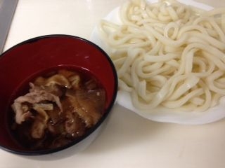 大皿でも食欲なくても大丈夫！肉汁うどん