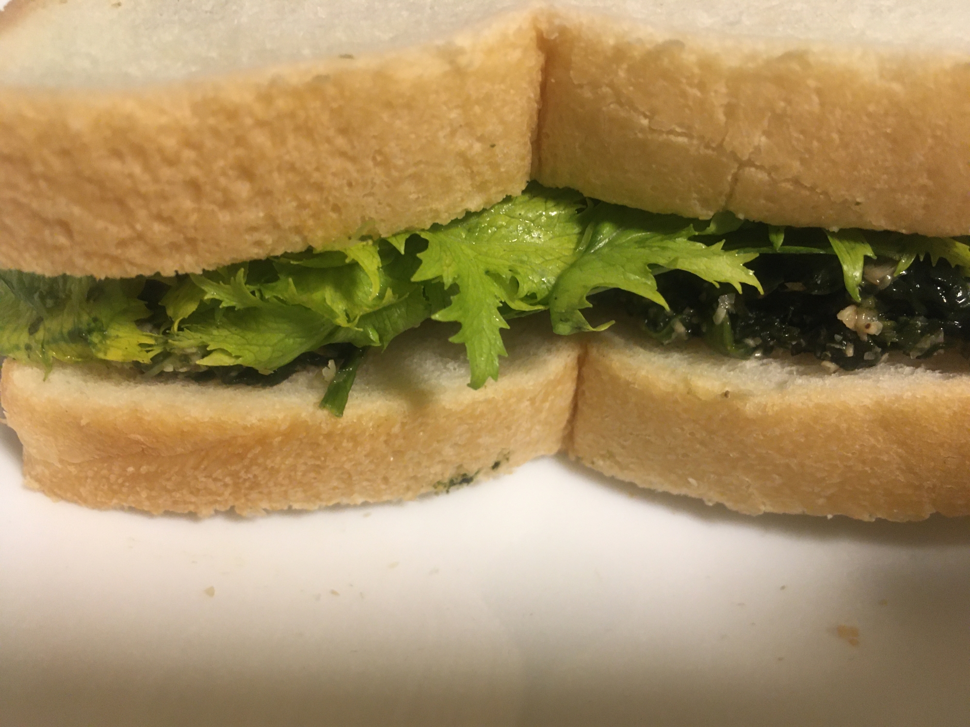 わさび菜とほうれん草の胡麻和えサンドイッチ