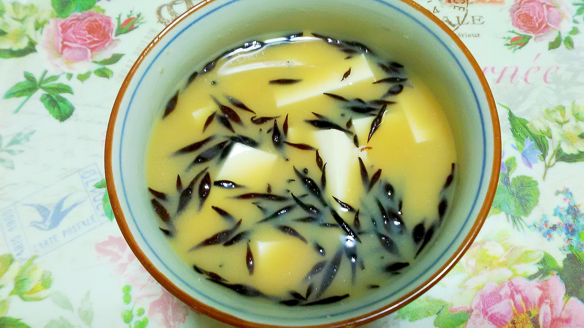 豆腐とひじきのお味噌汁