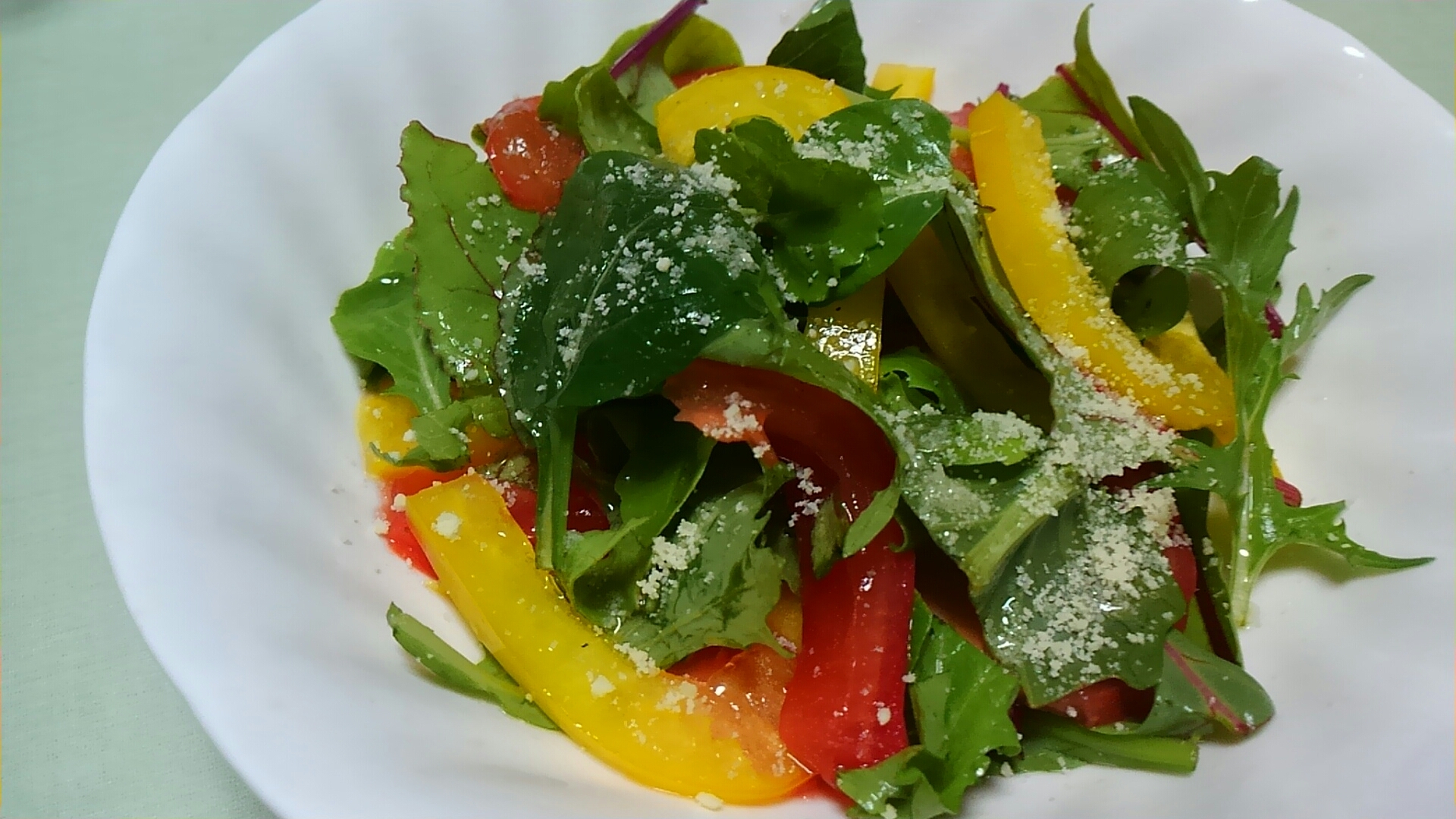 ベビーリーフとパプリカとトマトのサラダ レシピ 作り方 By ミニー7015 楽天レシピ ベビーリーフとパプリカとトマトのサラダ レシピ 作り方 By ミニー7015 楽天レシピ