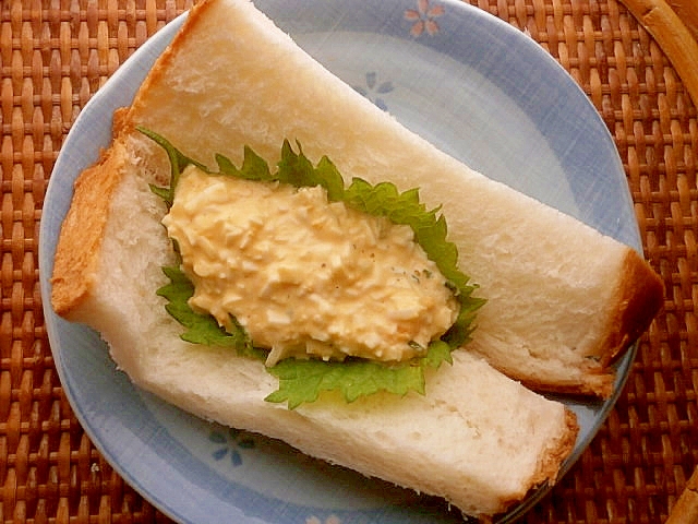 大葉と卵のサンドイッチ