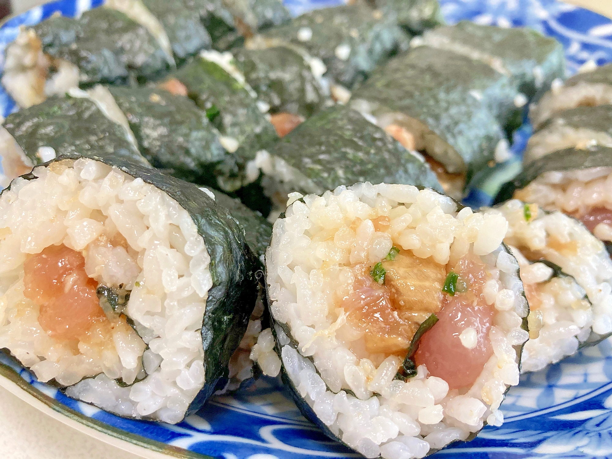 マグロのポキの簡単海苔巻き　巻き簾なし