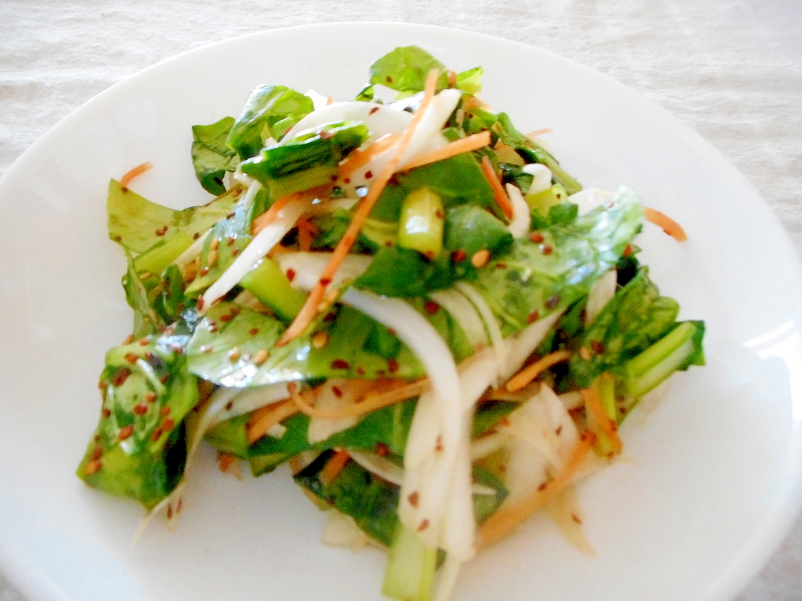 小松菜と新タマネギのピリ辛サラダ