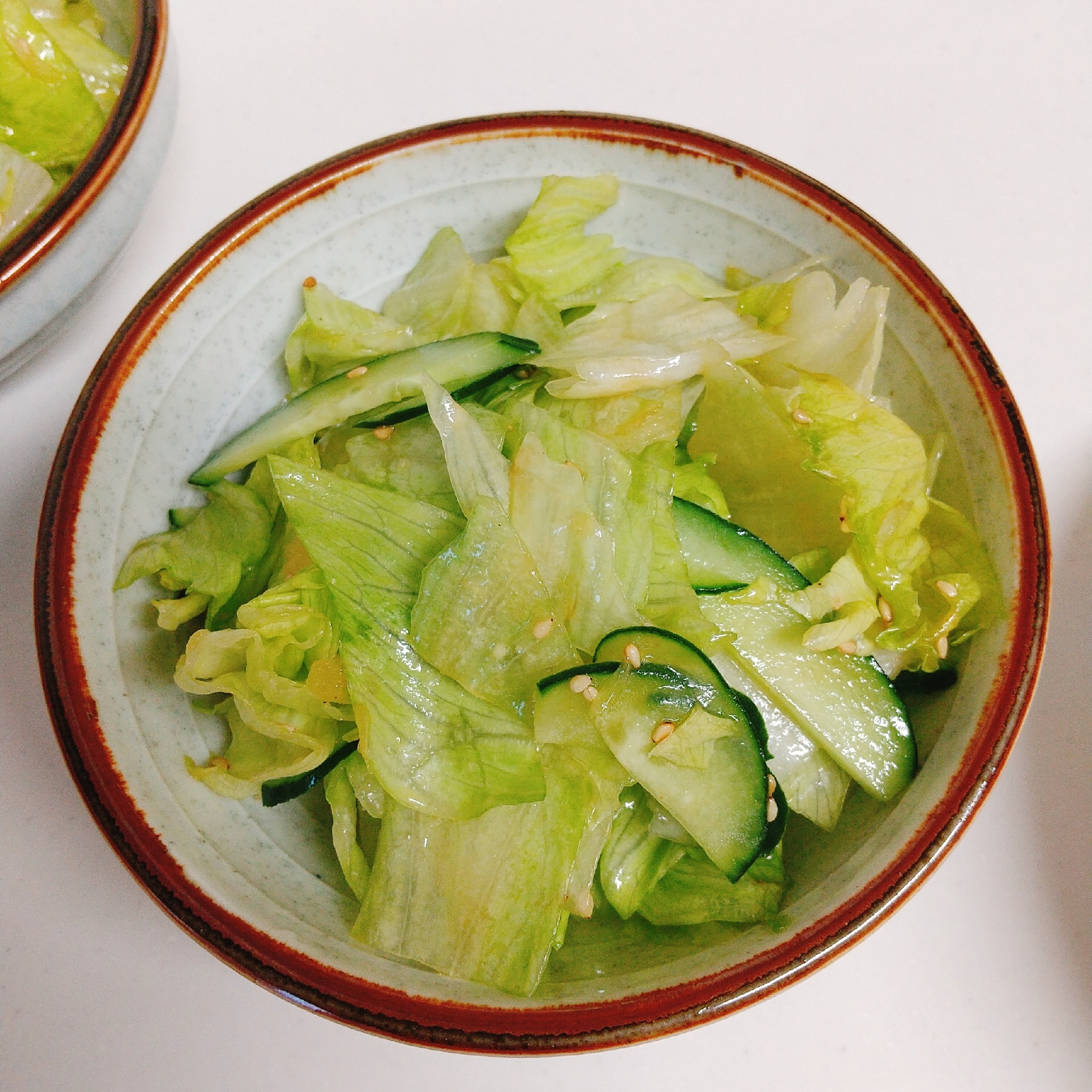 やみつき！レタスときゅうりのにんにくごま油和え