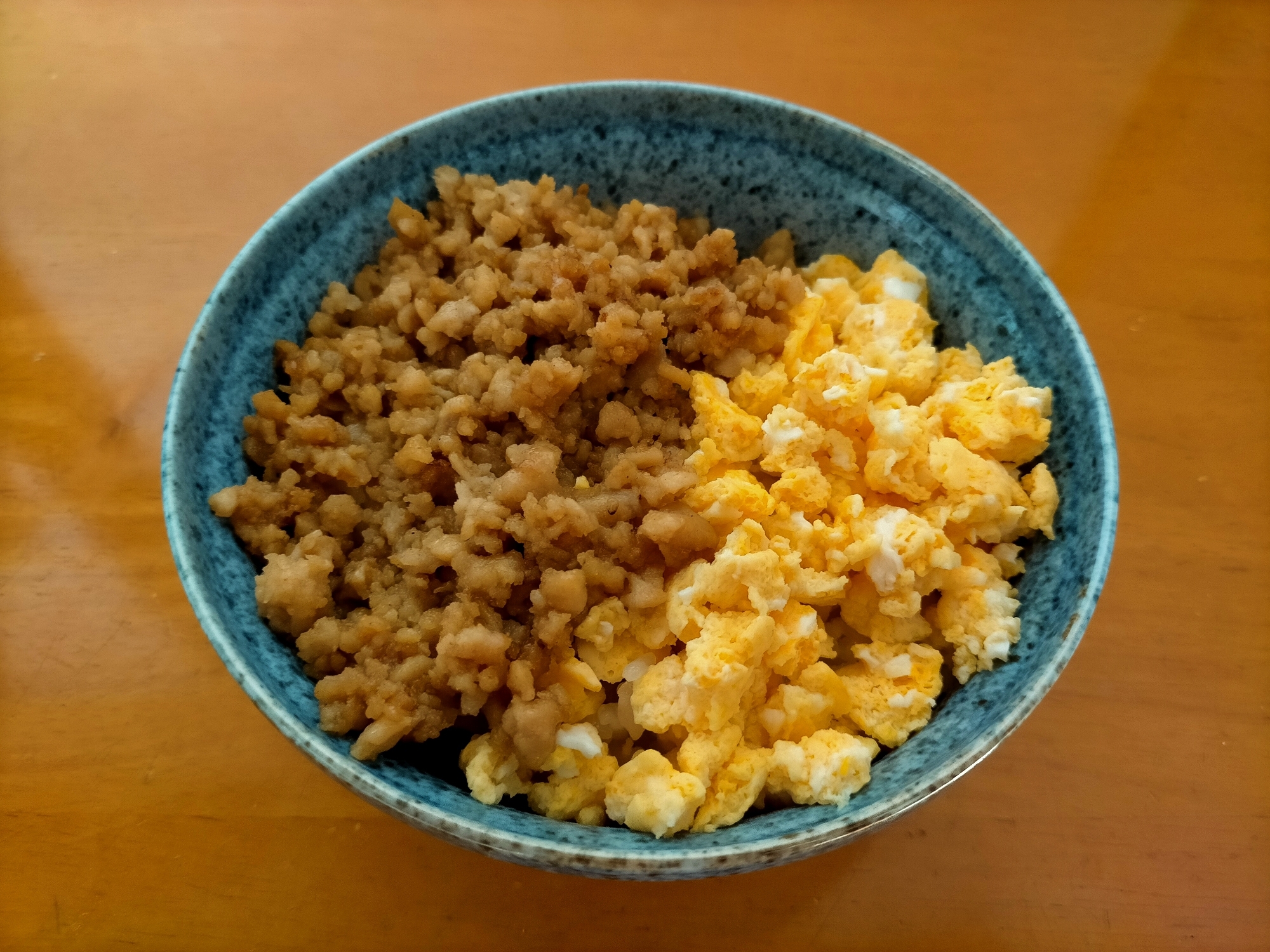 冷凍ハンバーグでそぼろ丼