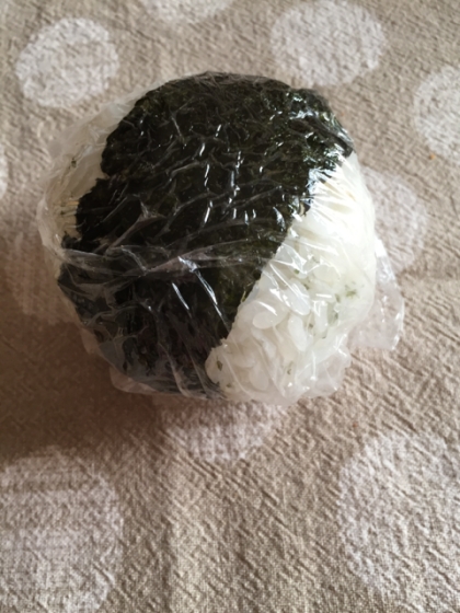 あおさと昆布佃煮の海苔巻きおにぎり