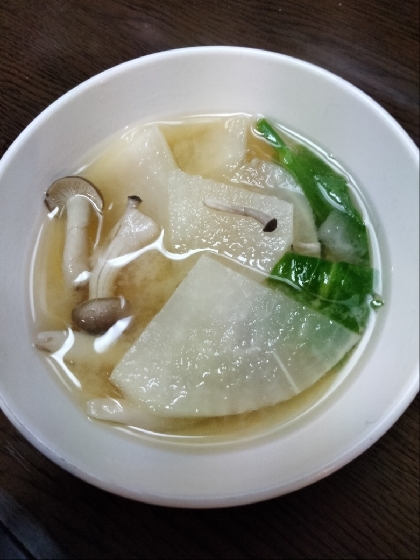 大根としめじと大根葉の味噌汁