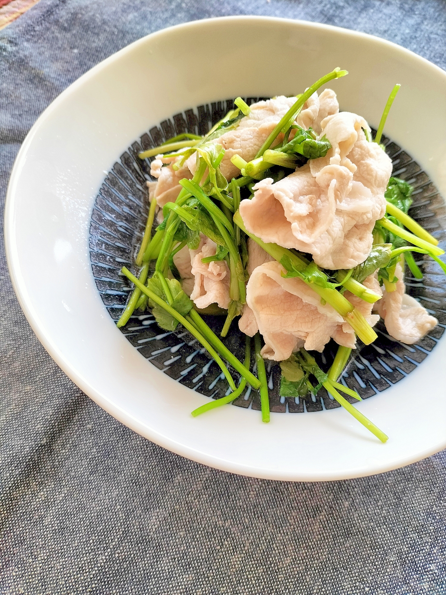 豚しゃぶ肉と水耕せりの梅昆布煮♩