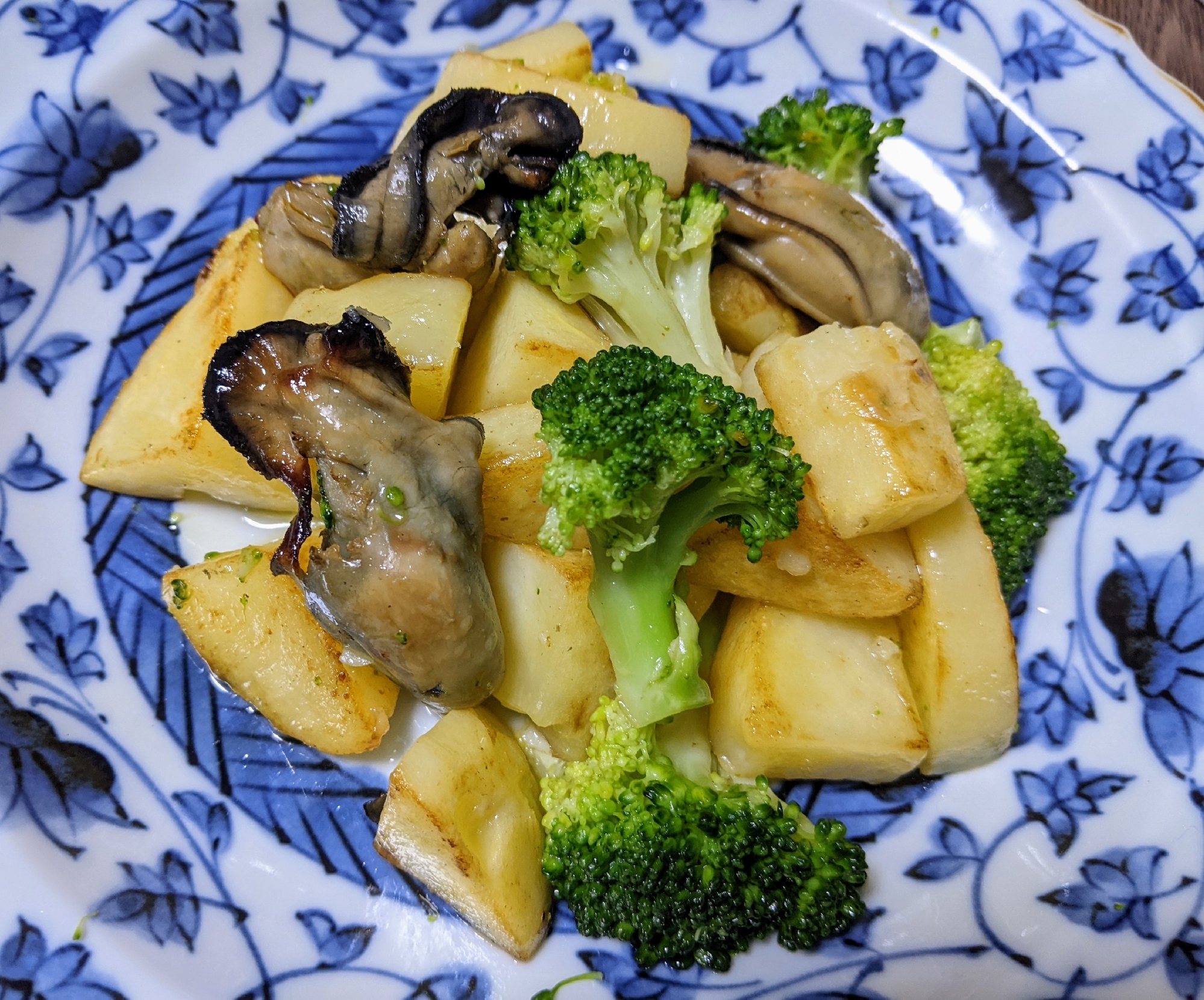 牡蠣のオイル漬けとじゃがいものソテー