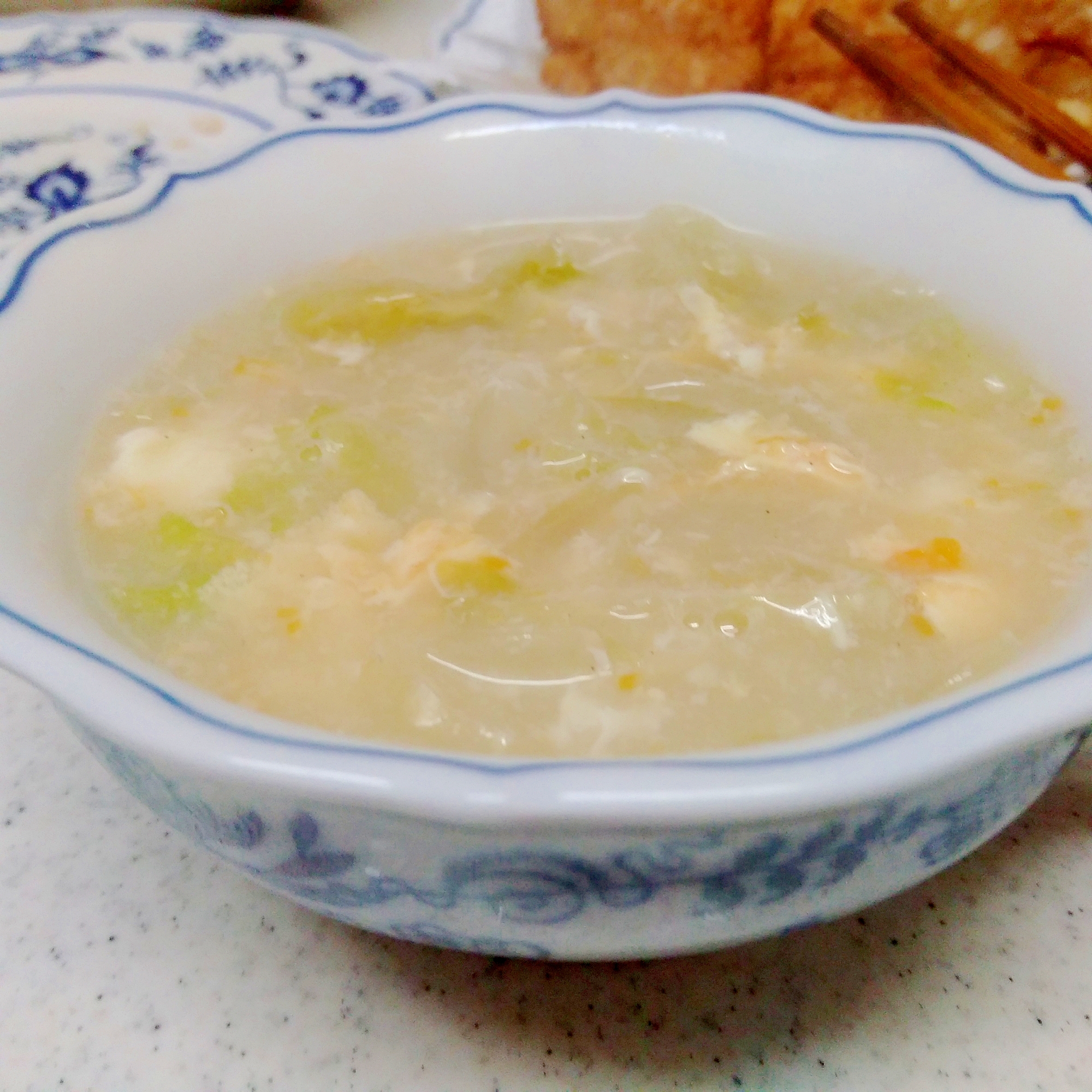 レタスと玉葱の和風かき玉スープ