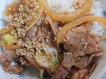 豚バラにんじんピーマンキャベツの肉野菜炒め