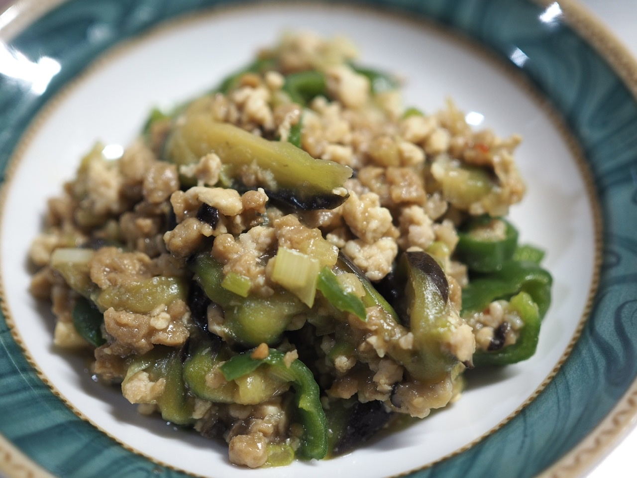 脂質控えめレシピ　半分大豆ミートの鳥ひき肉なす炒め