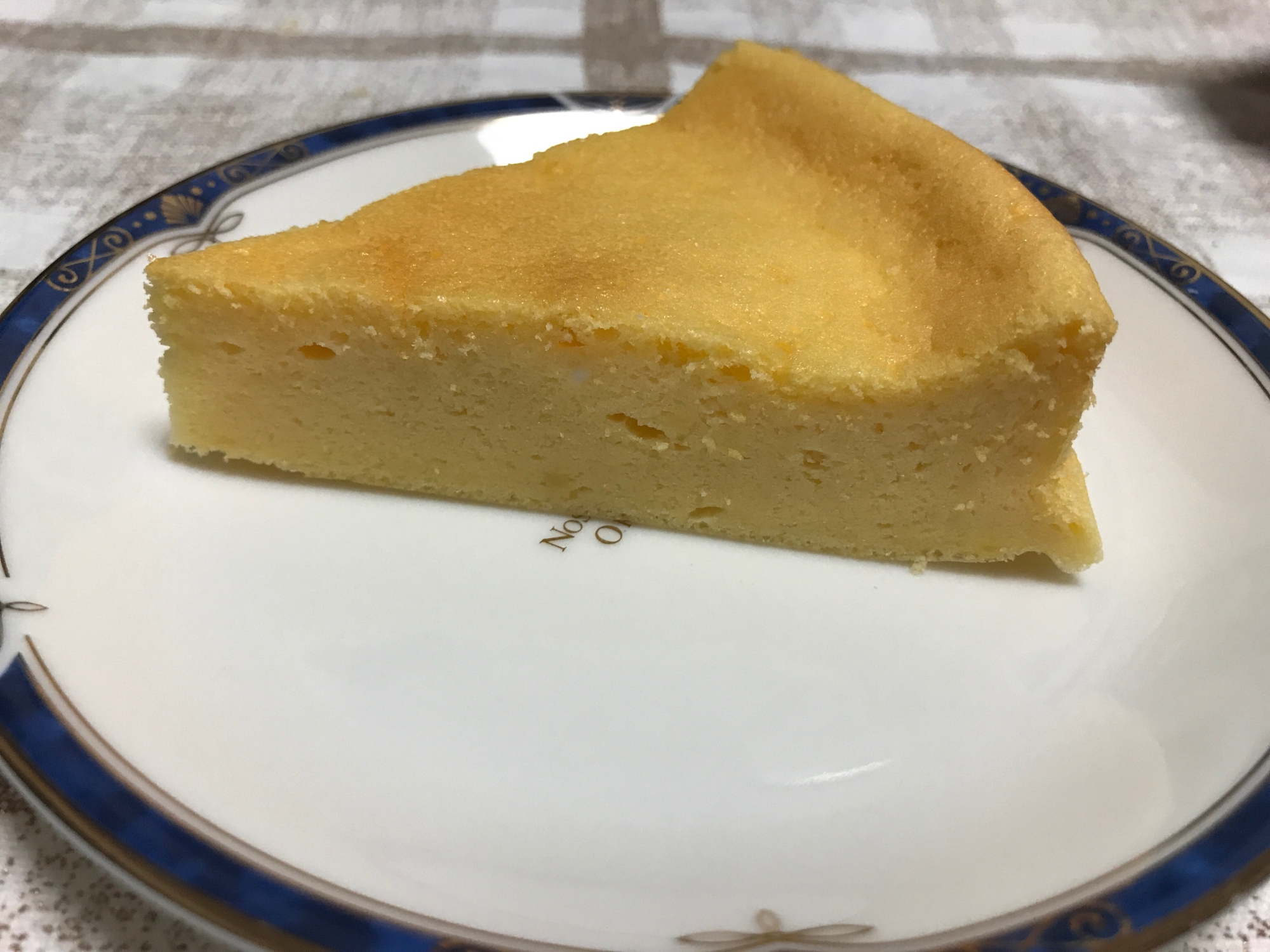 サワークリームとヨーグルトで作るさっぱりケーキ