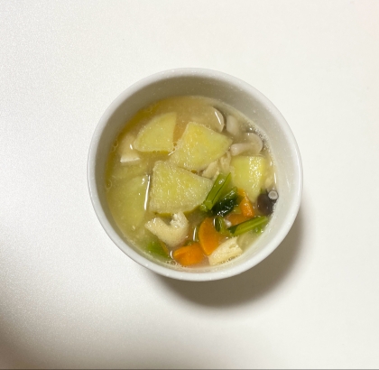 サツマイモとインゲンのお味噌汁