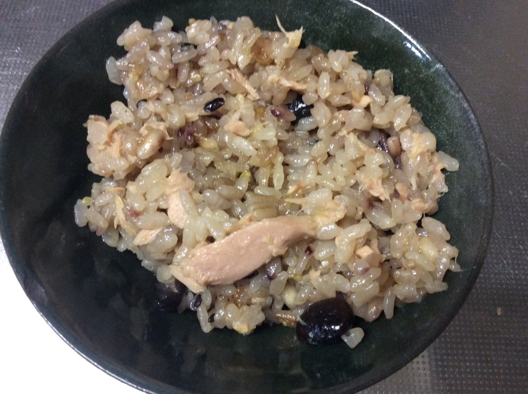十六穀米とツナ缶で作る炊き込みご飯