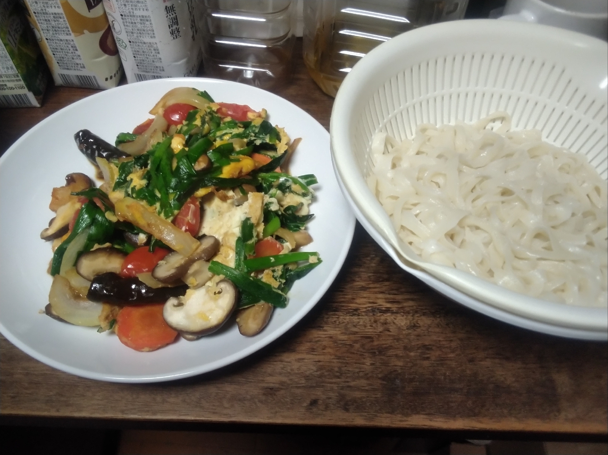 具だくさんなにら玉(左側)