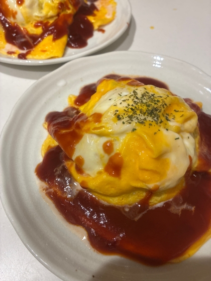 『とろ～り卵とチーズのデミグラスオムライス』