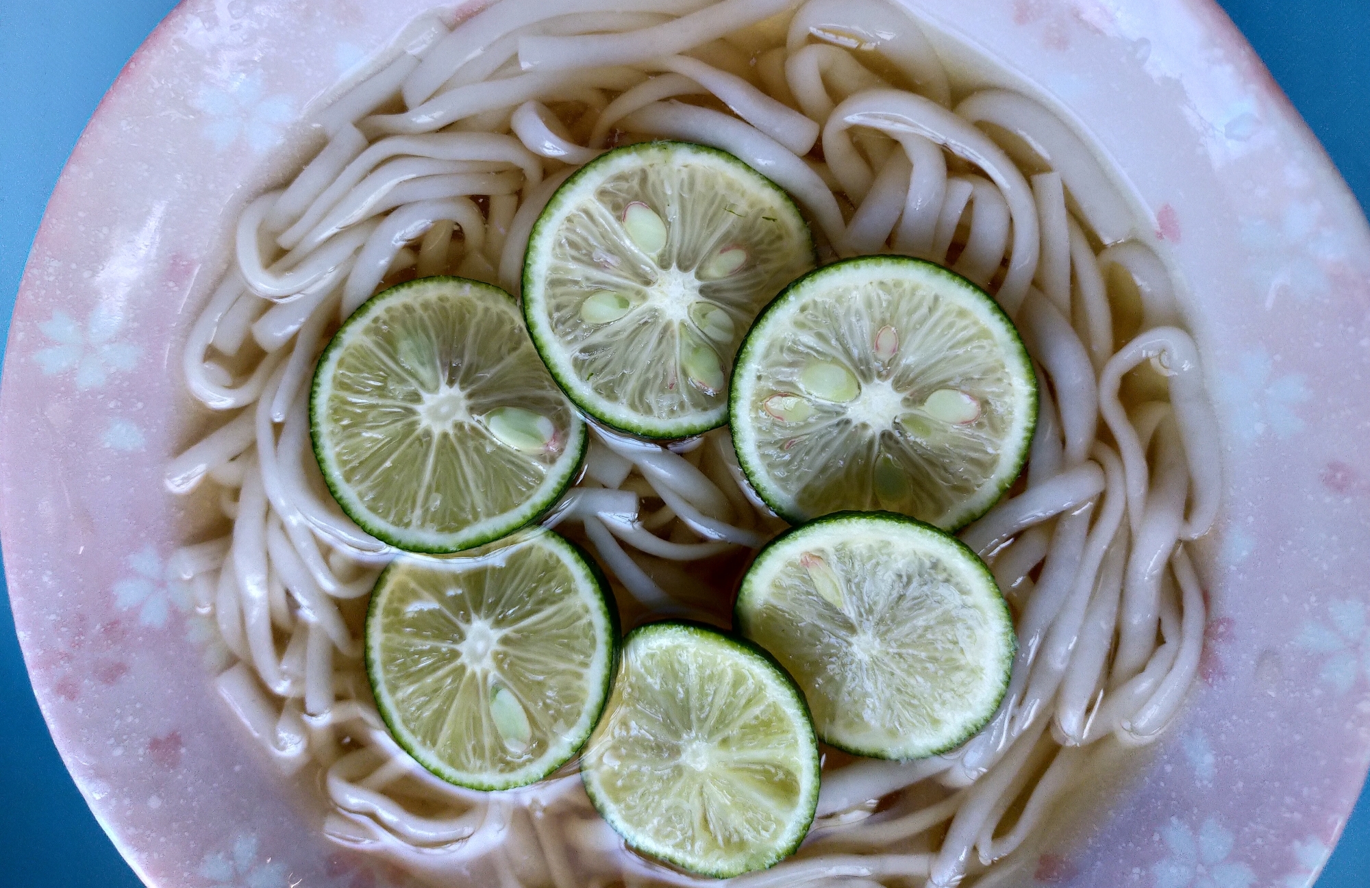 すだちうどん(*´∇`)ﾉ夏は冷やし冬は温うどんで