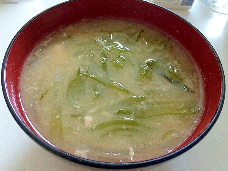 美容食♪食物繊維も豊富な茎わかめのお味噌汁