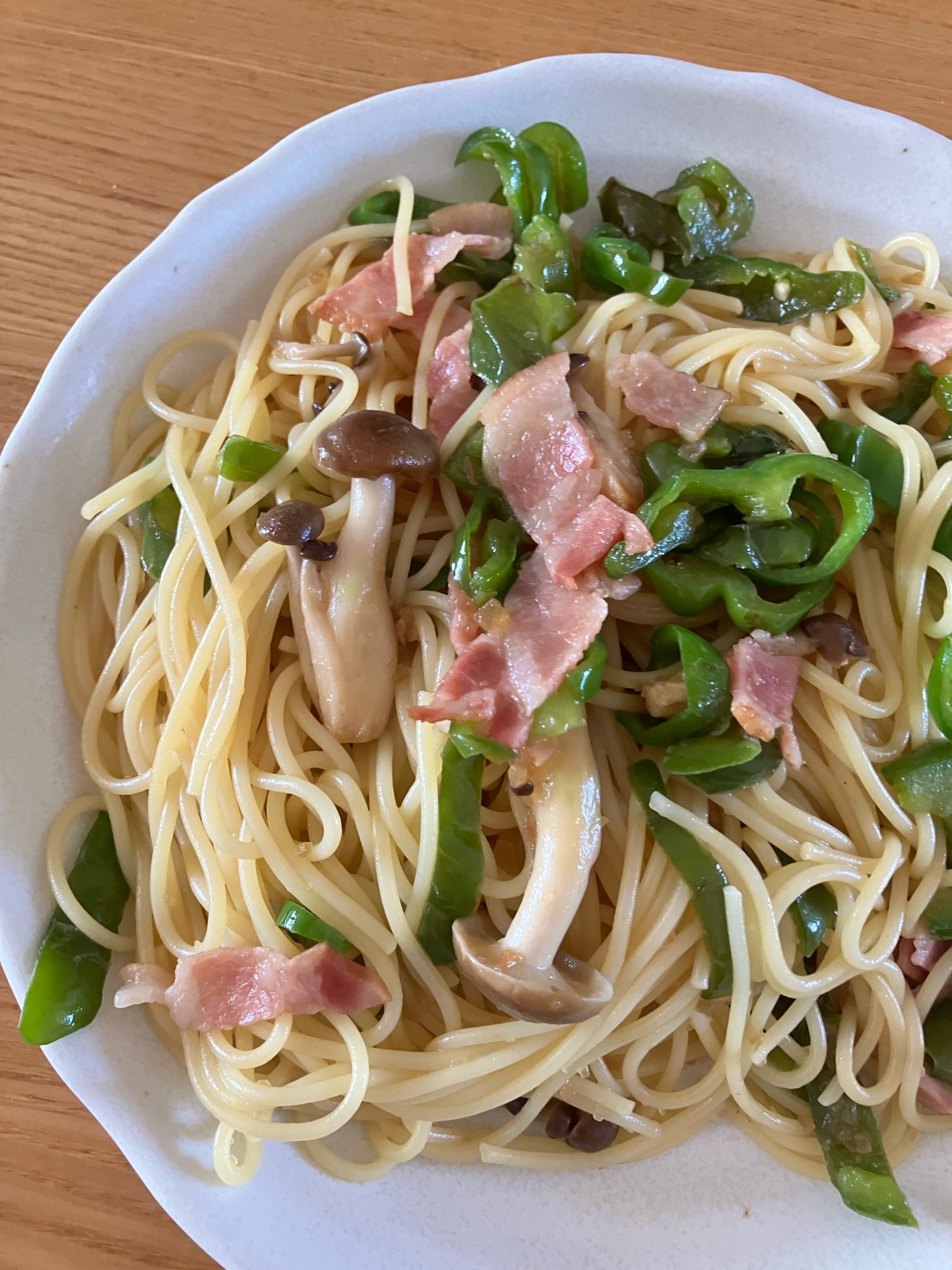 ベーコンとピーマンのパスタ
