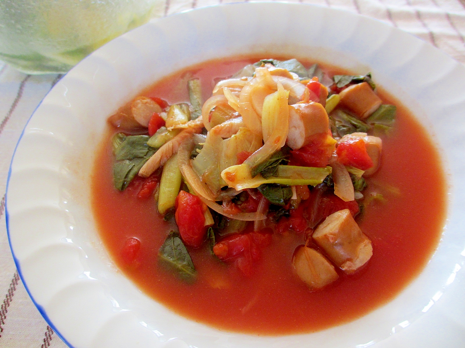 小松菜とウィンナーのトマトスープ