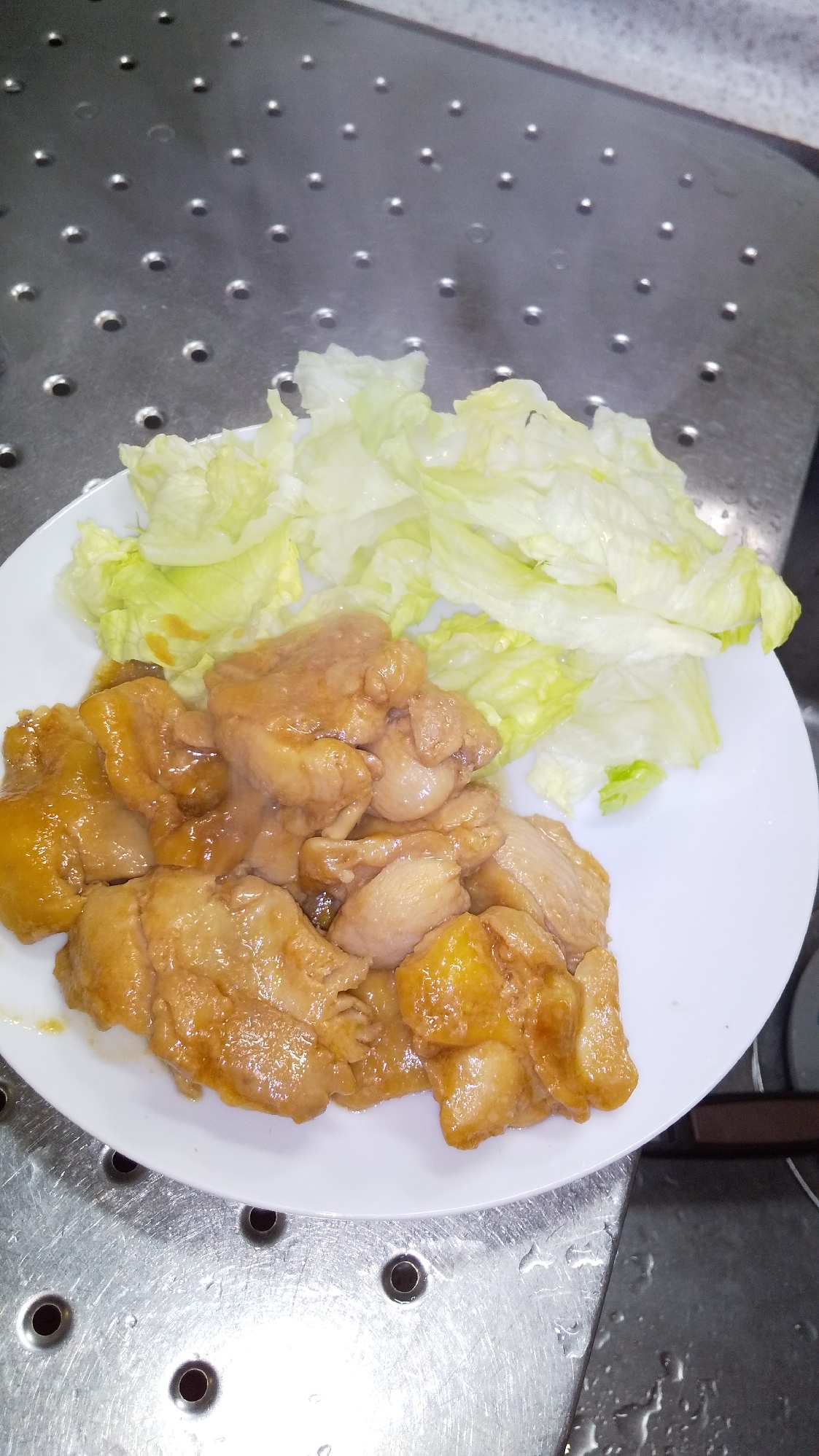 ヘルシーな鶏ももしょうゆ漬け　蒸し鶏風