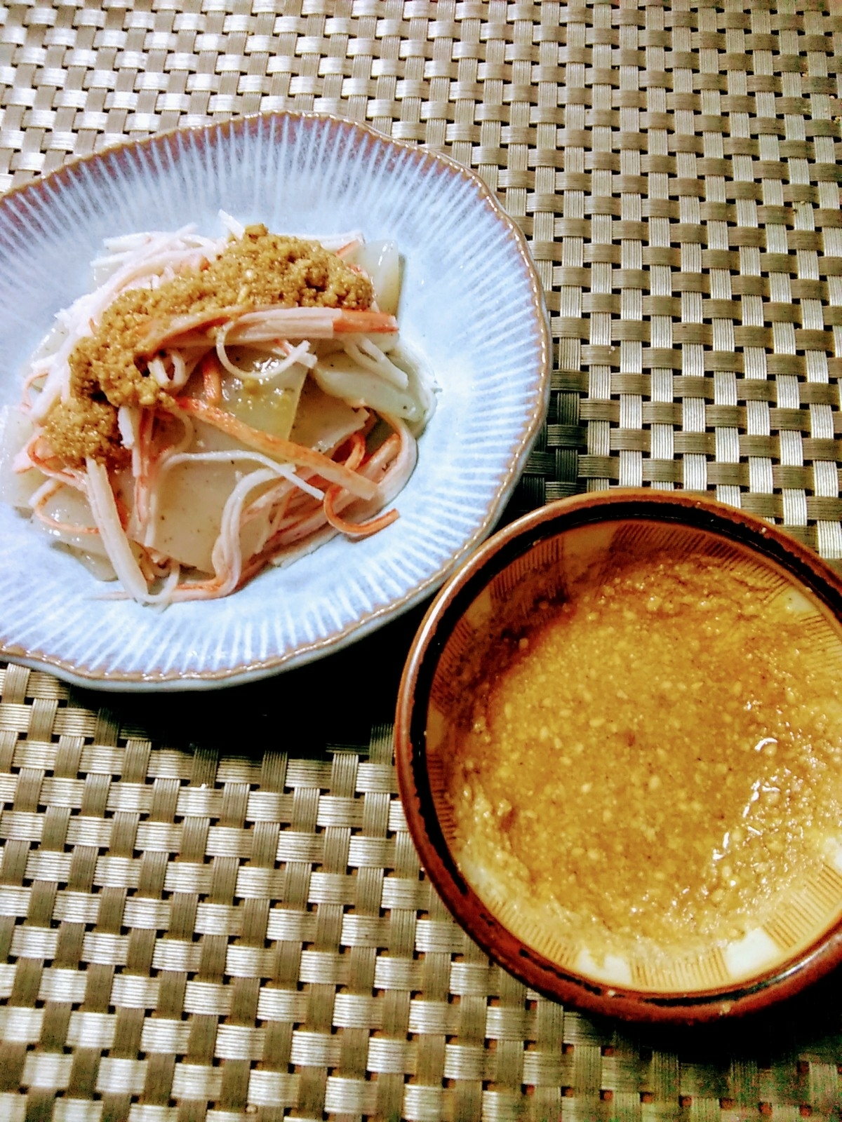 刺身蒟蒻の白胡麻とりんご酢和え