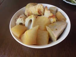 里芋も大根も味がしみてやわらかくておいしい煮物でした。