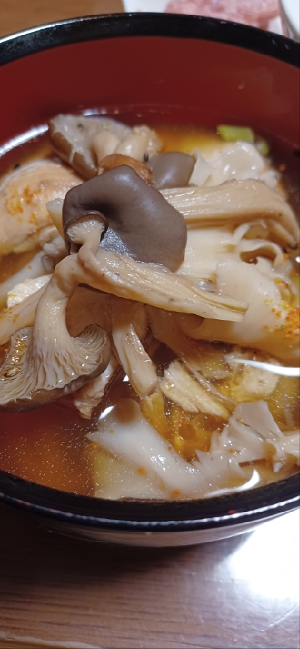 きのこたっぷり～きのこうどん