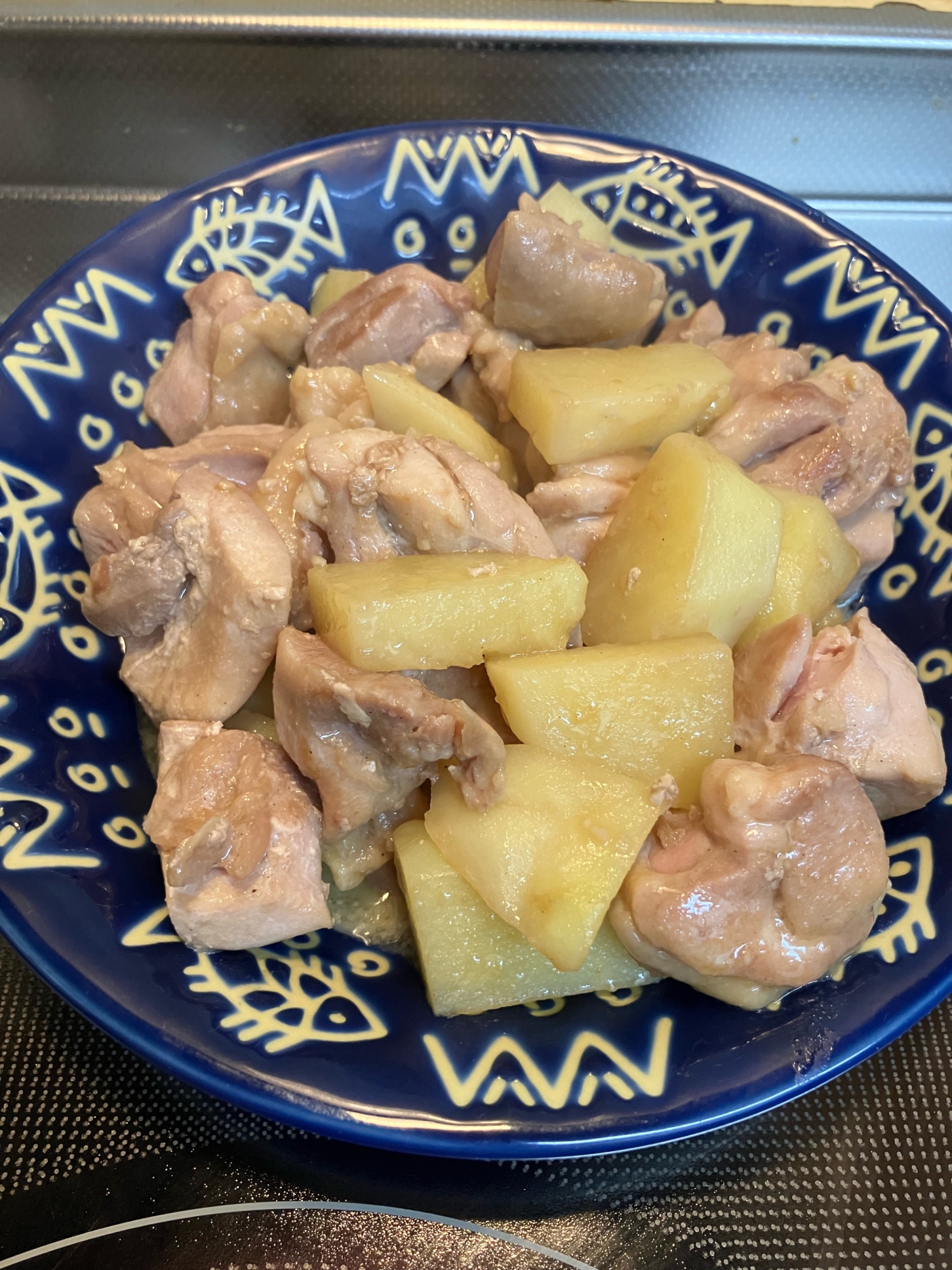 鶏肉とジャガイモのガリバタ醤油炒め^_^