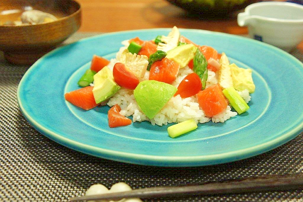 サーモンと春色野菜のちらし寿司