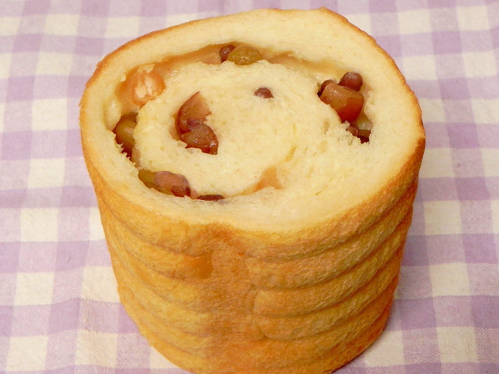 トヨ型で、甘納豆ラウンドパン