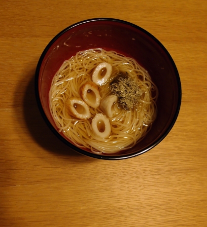 とろろ昆布とちくわのうどん