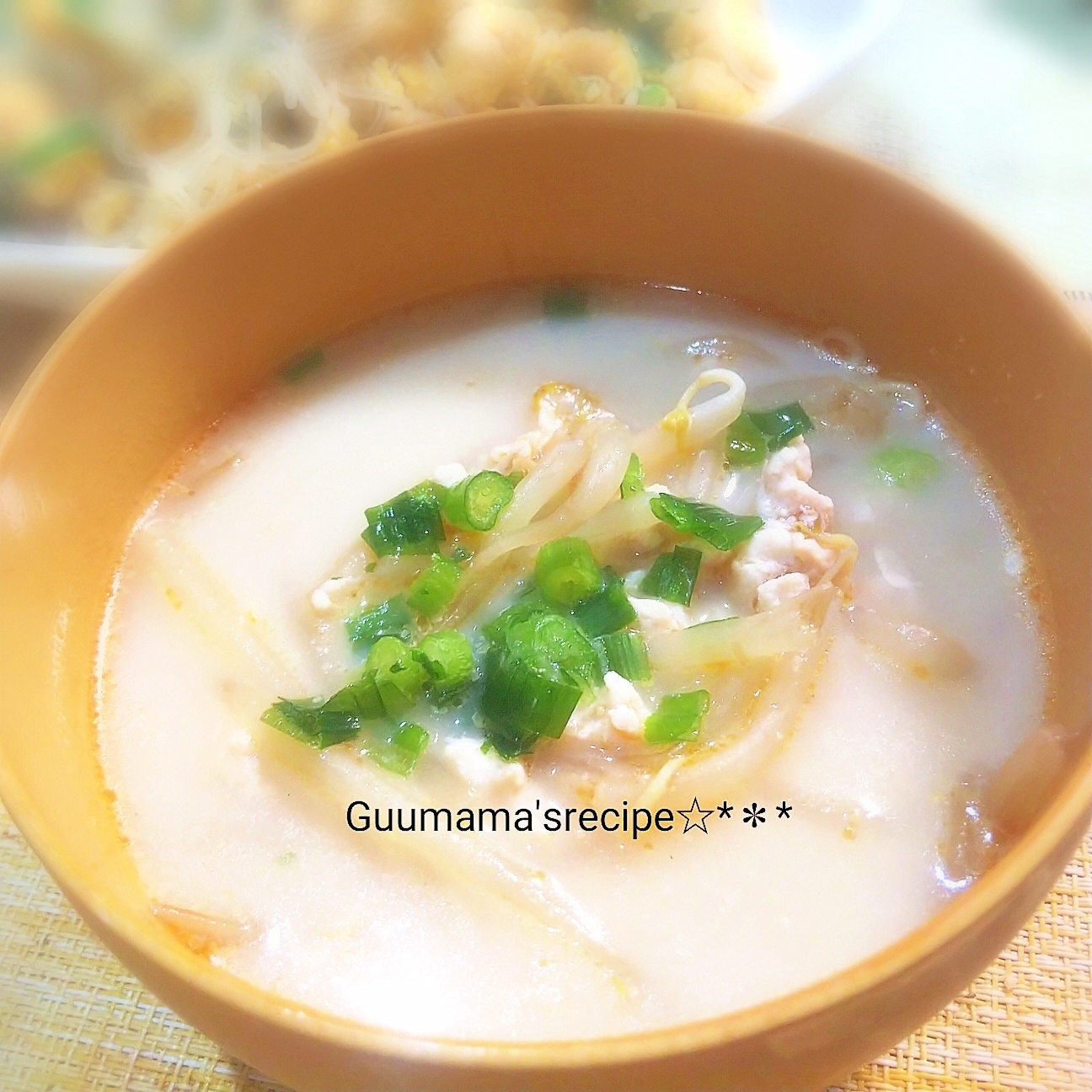 もやしと鶏ひき肉の坦々風スープ