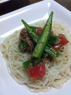 トマトとオクラとツナのぶっかけ素麺