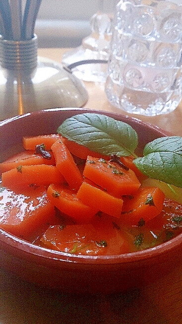 にんじんのオレンジクローブ煮。