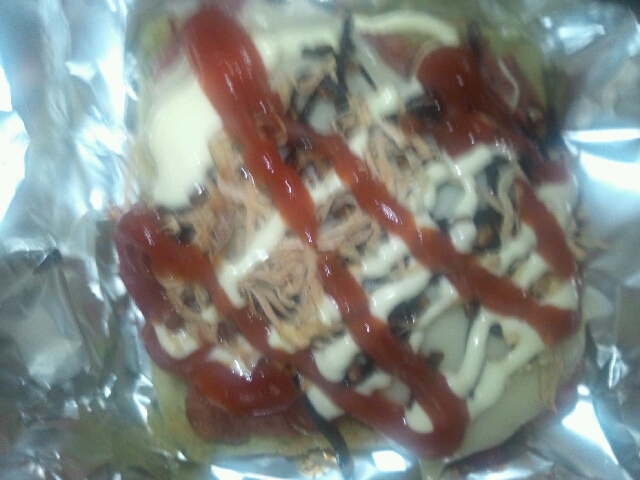 ワッフル(ほうれん草&黒ごま)コーンミート&チーズ