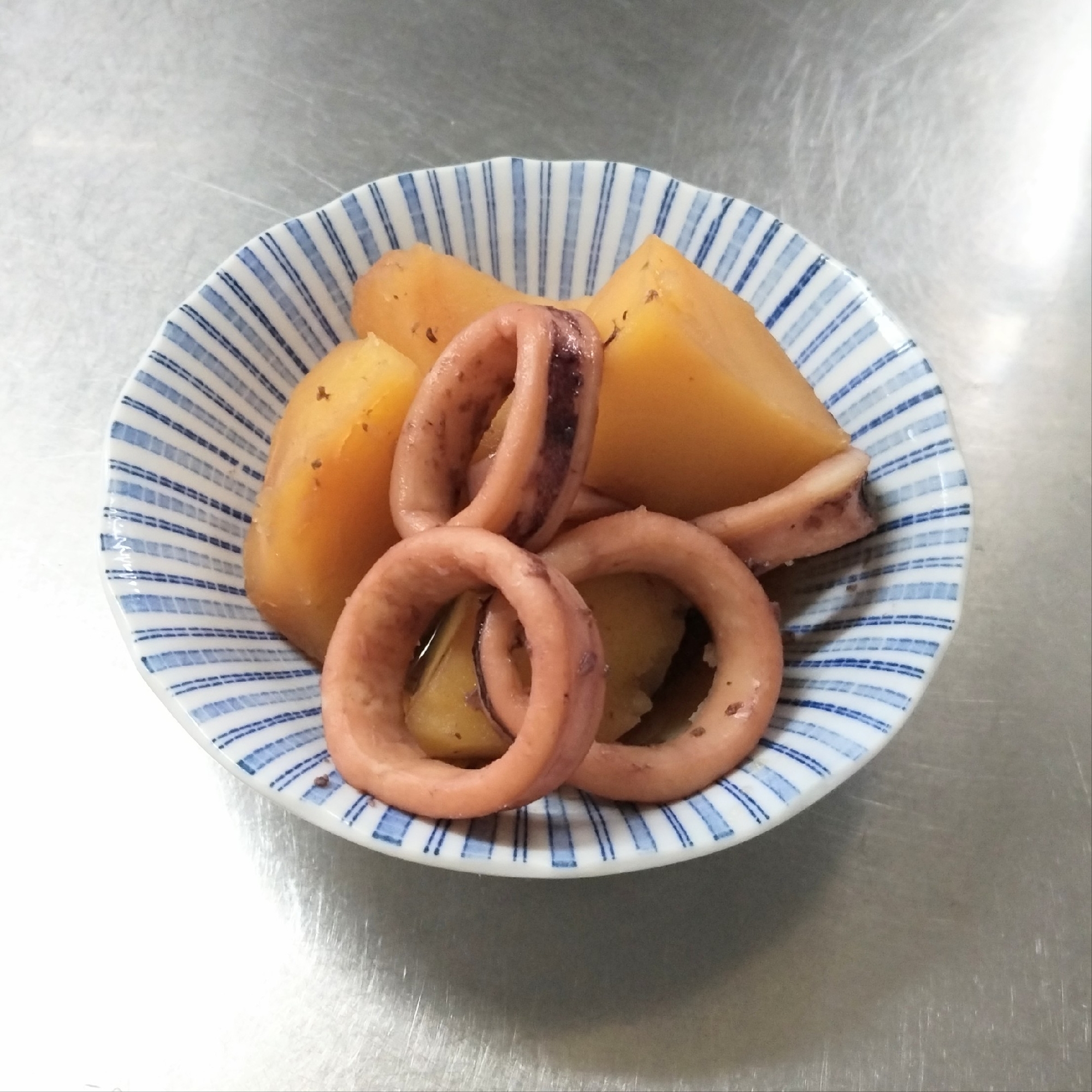 イカとじゃがいもの煮物