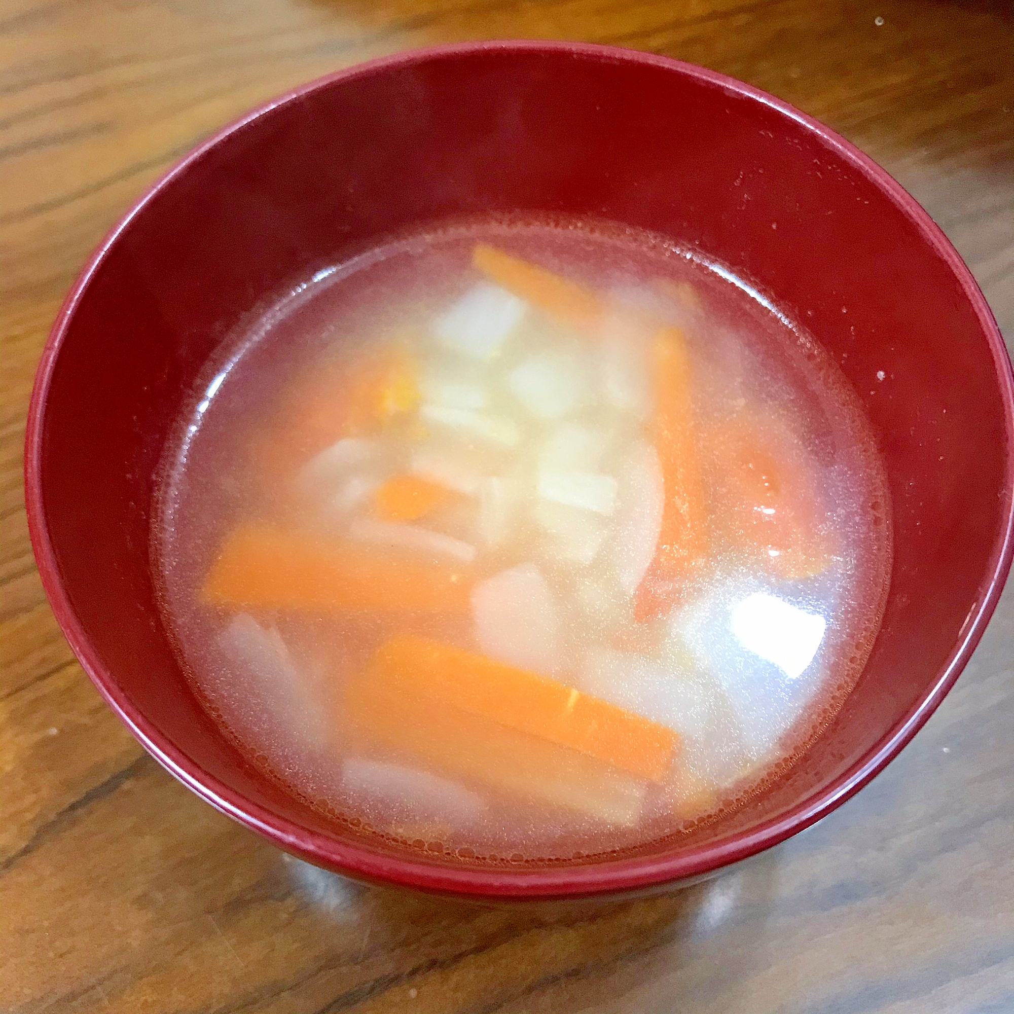 トマトと玉ねぎと人参の中華スープ
