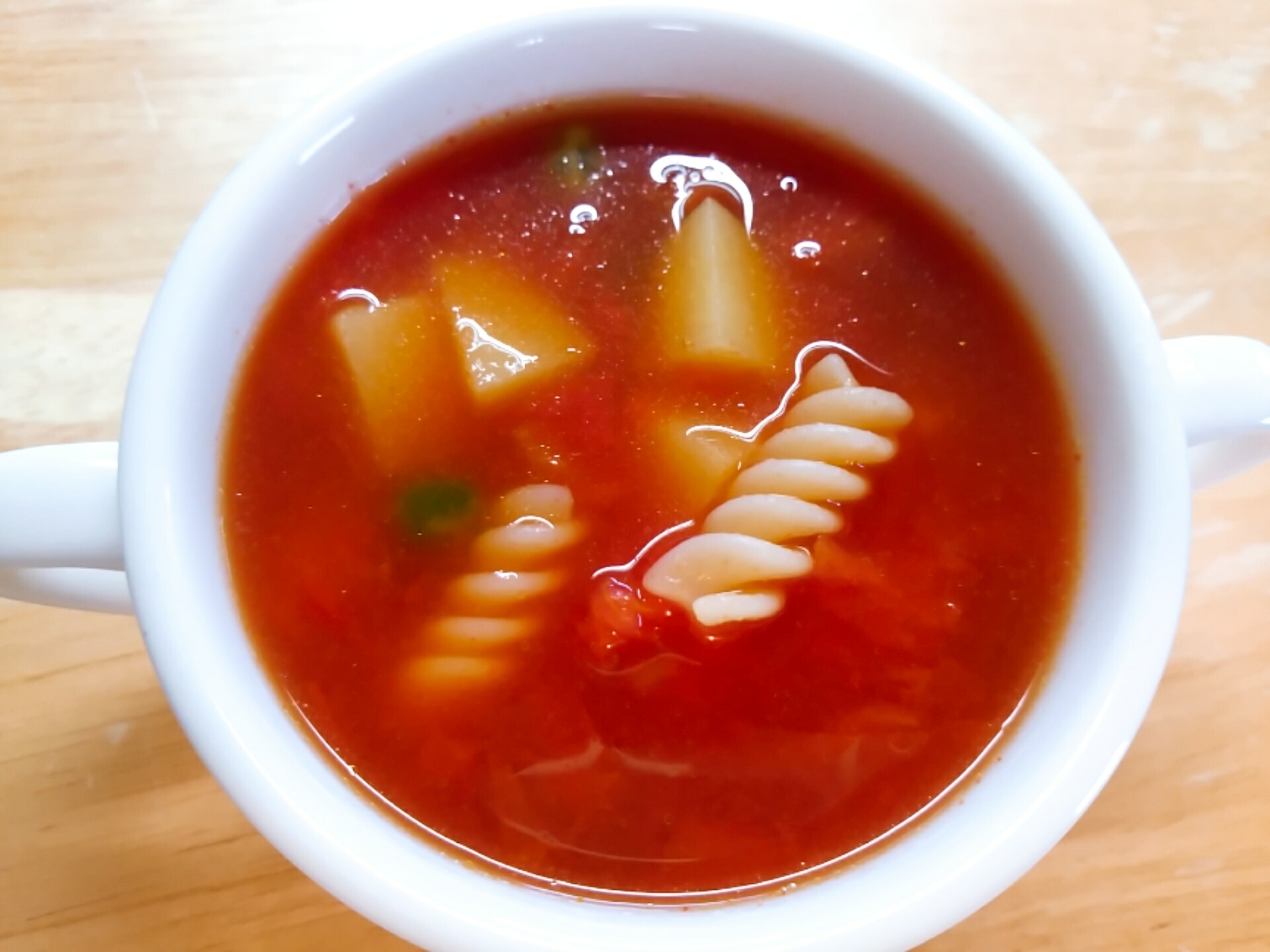 マカロニとじゃが芋のトマトスープ