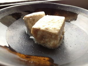 器に盛られた豆腐よう