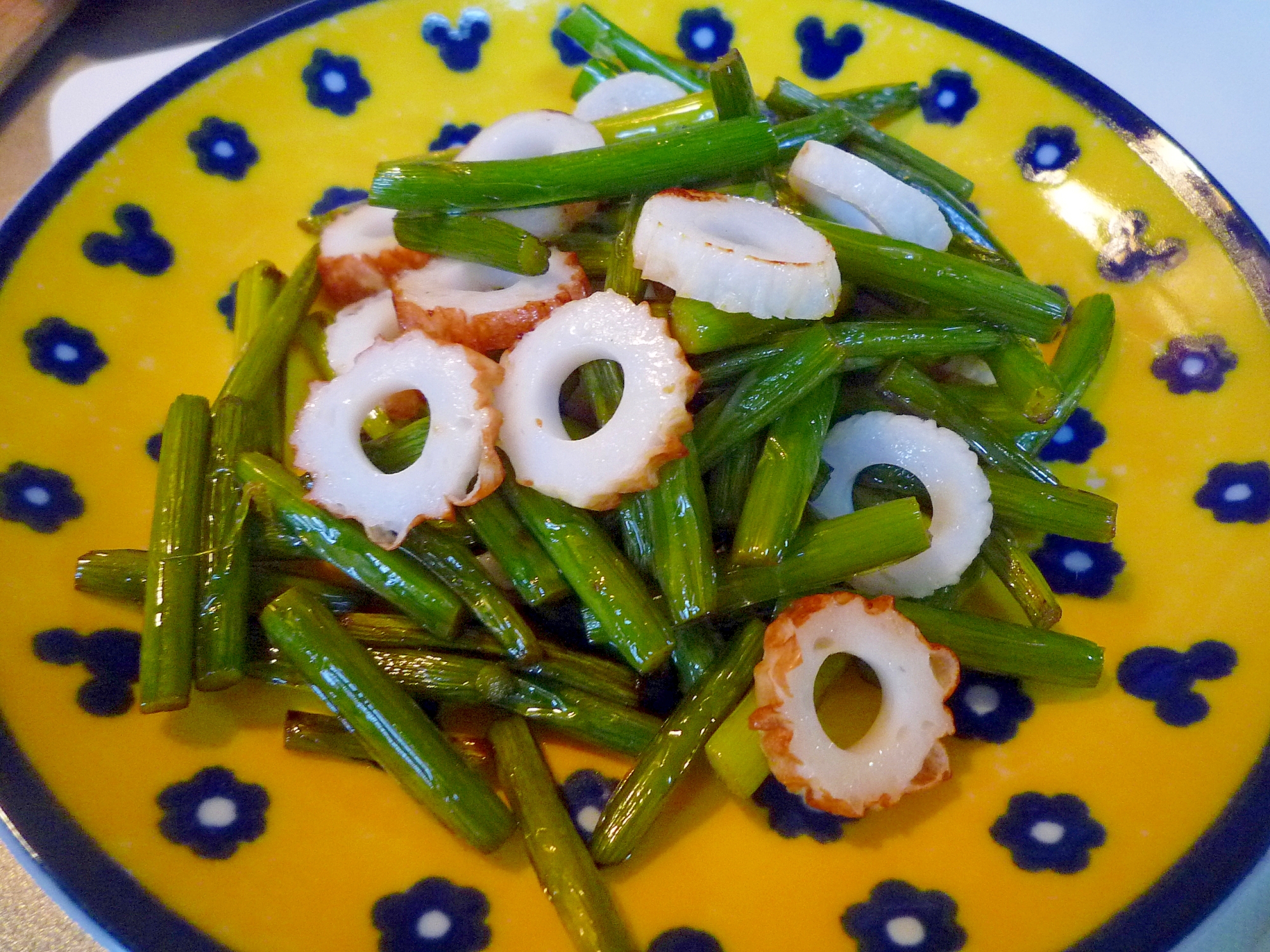 ニンニクの芽とちくわの炒め物