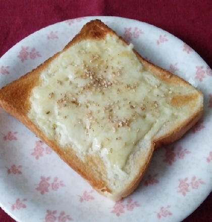 チーズ胡麻トースト