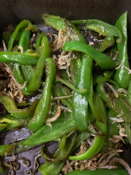 しらすとしめじとピーマンの胡麻油炒め