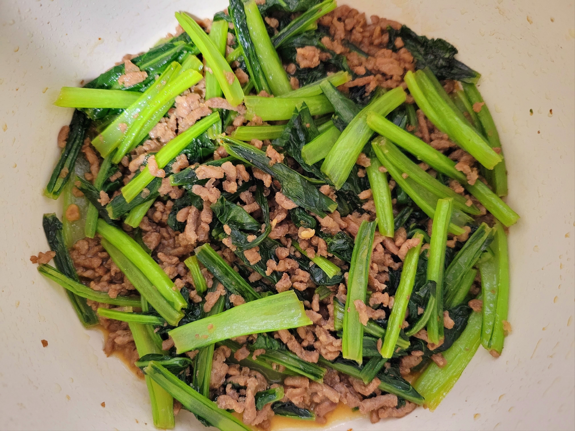 シャキシャキ食感☆豚ひき肉と小松菜炒め