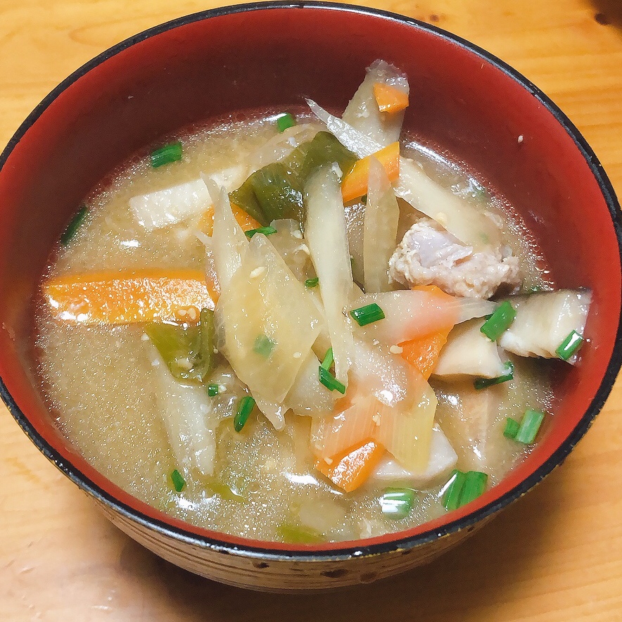 野菜たっぷり豚汁