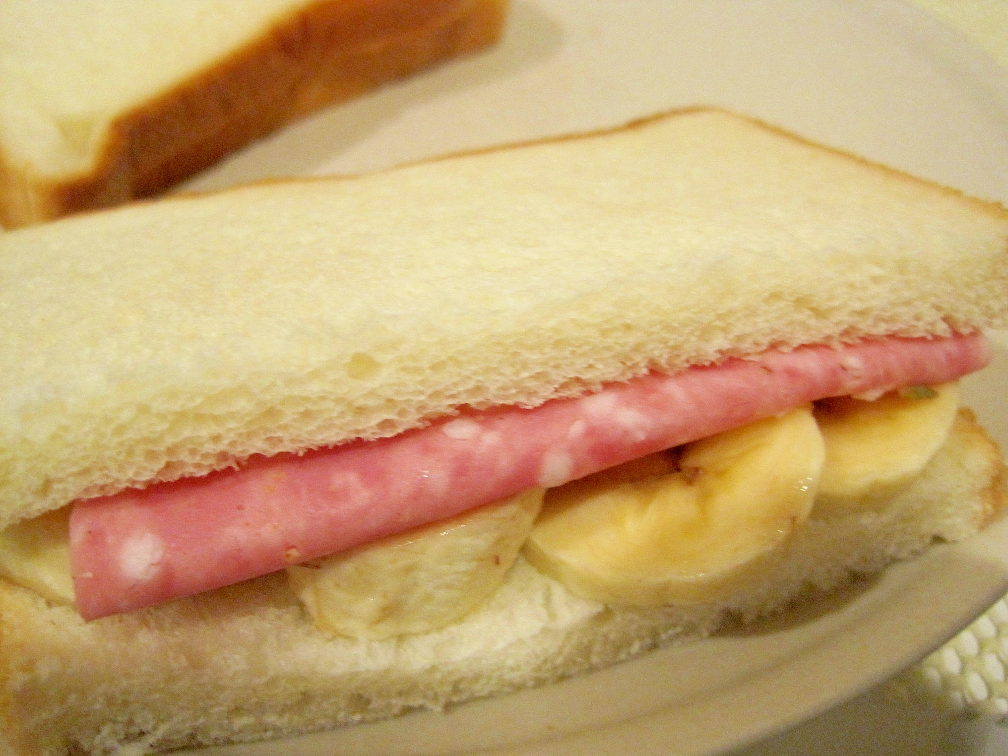 バナナとハムのサンドイッチ