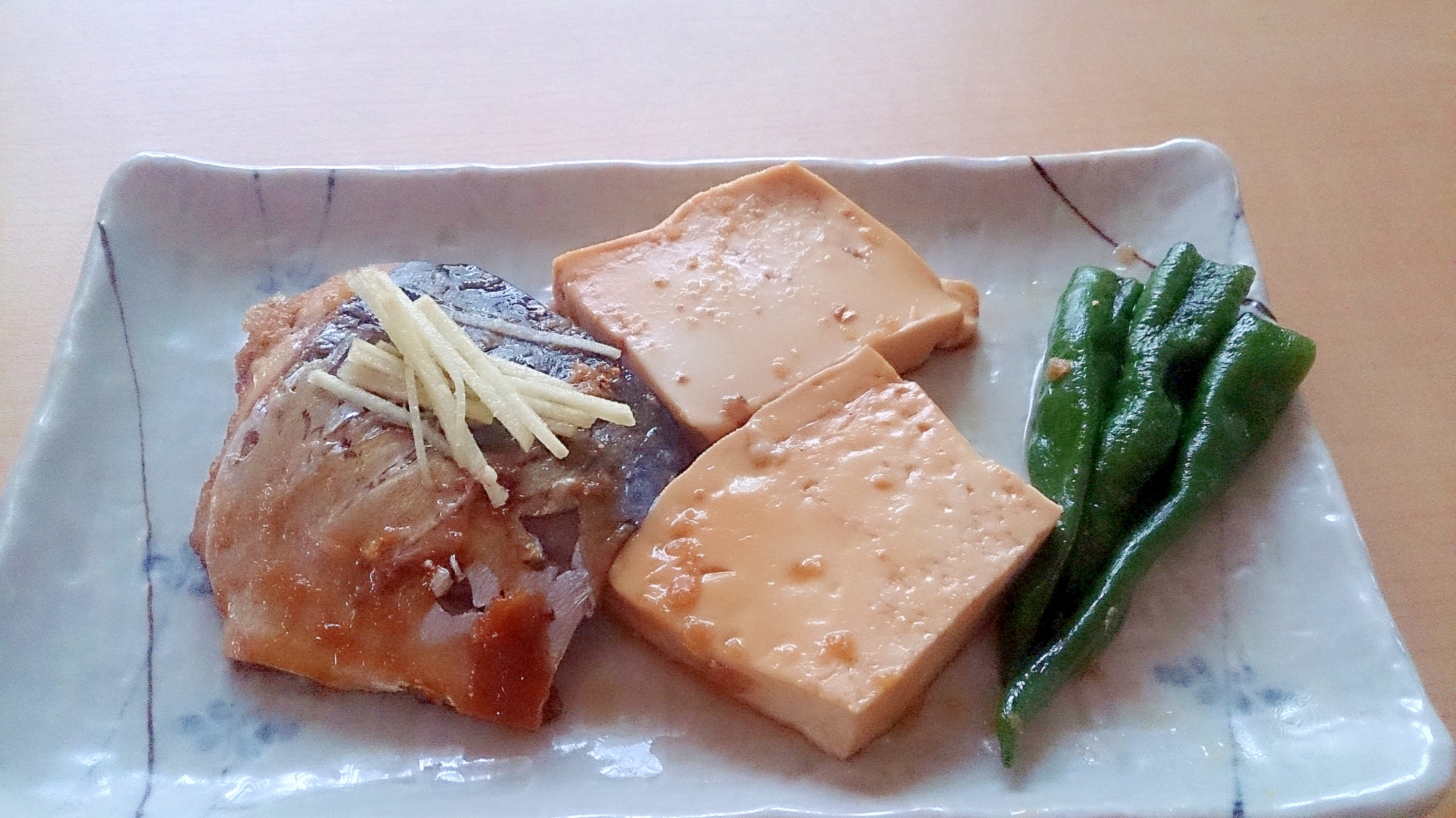 生姜風味のサバの煮付け～豆腐・甘とうがらし添え～
